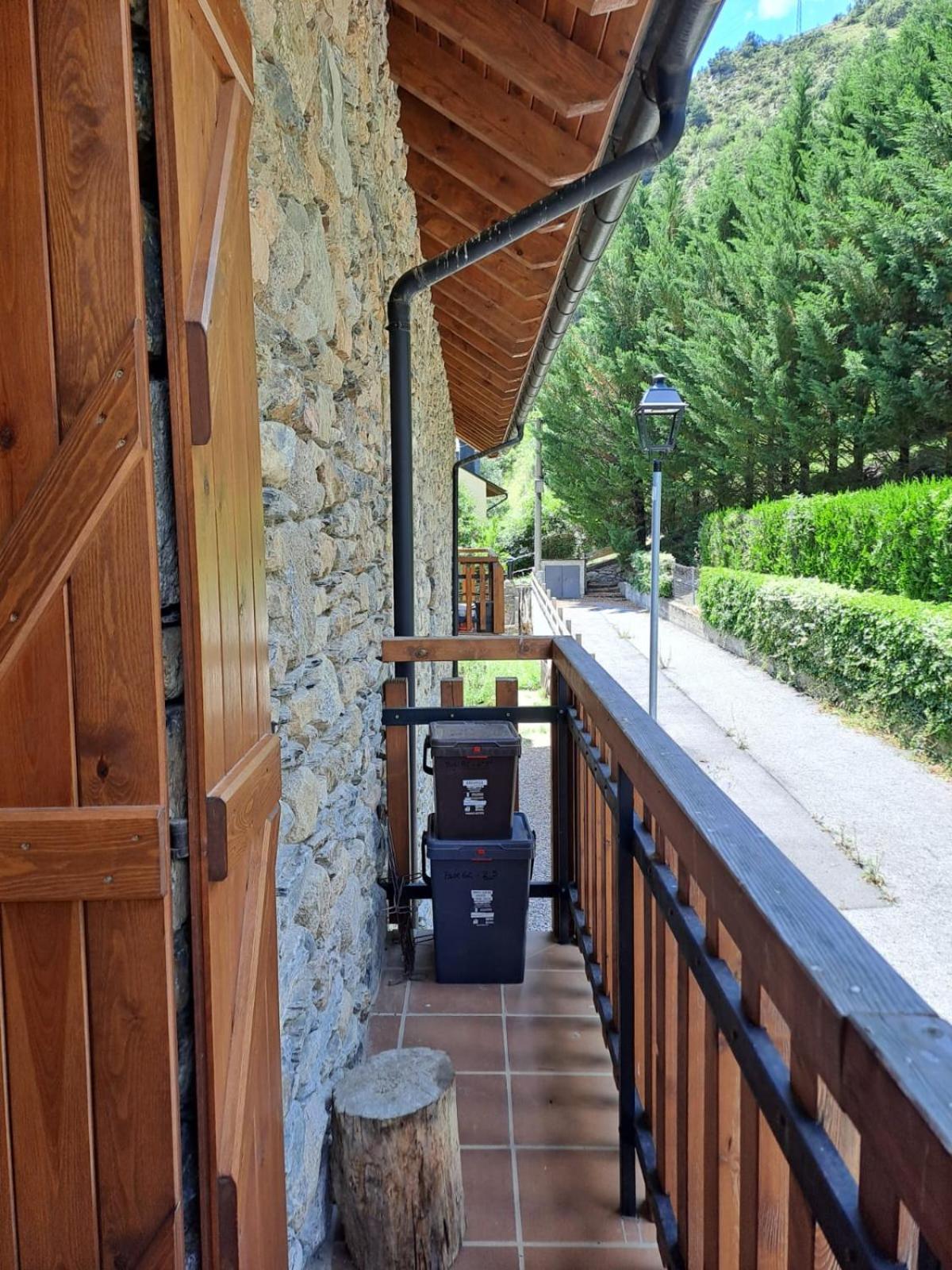 Duplex De Muntanya En Zona Verda A Escalo Exterior photo